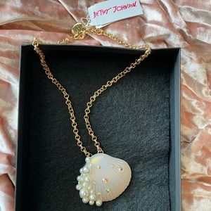 Betsey Johnson Shell Pearl Pendant Necklace